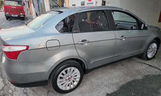 FIAT SIENA 1.6 MPI ESSENCE 16V FLEX 4P MANUAL FIAT SIENA 1.6 MPI ESSENCE 16V FLEX 4P MANUAL